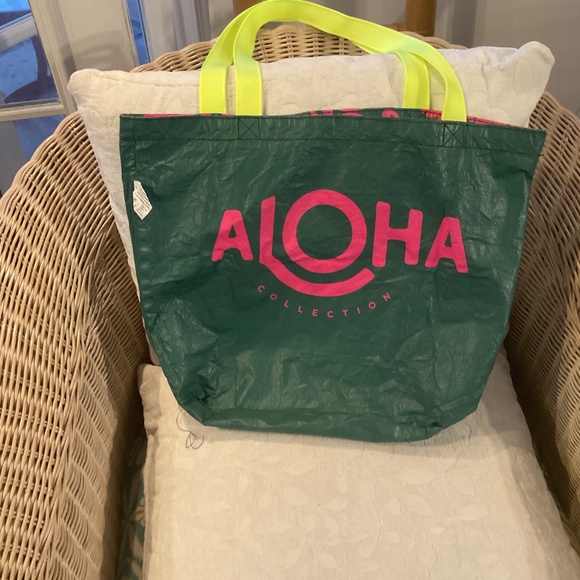 ALOHA COLLECTION Reversible Tote Bag - Picture 10 of 11